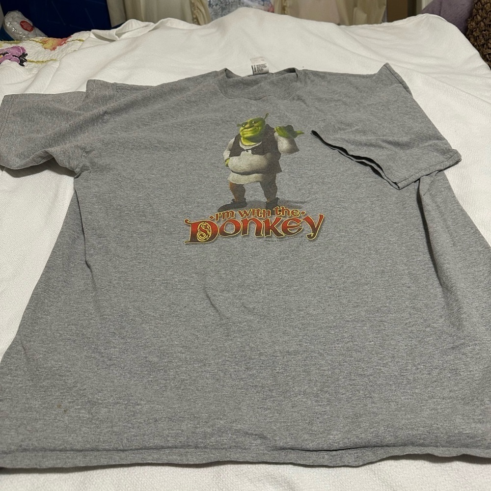 Universal Short Sleeve Tee in Gray and Green - Picture 2 of 6